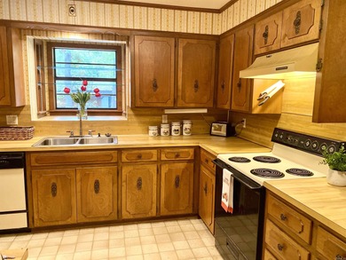 This late 70's built home is so WELL PRESERVED, you'll feel like on DeSoto Golf Course in Arkansas - for sale on GolfHomes.com, golf home, golf lot