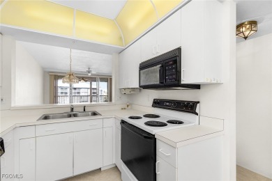 Great investment opportunity at Hibiscus Pointe! This 2bed/2bath on Fort Myers Beach and Golf Club in Florida - for sale on GolfHomes.com, golf home, golf lot