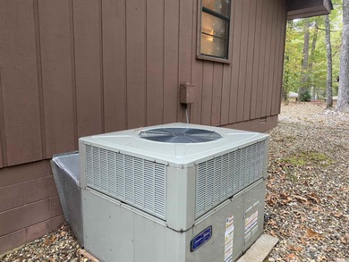 This late 70's built home is so WELL PRESERVED, you'll feel like on DeSoto Golf Course in Arkansas - for sale on GolfHomes.com, golf home, golf lot