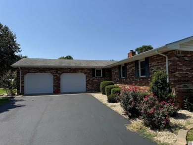 West Oaks Subdivision in Benton! This 3 bedroom/3 bath home in on Benton Golf and Country Club in Kentucky - for sale on GolfHomes.com, golf home, golf lot