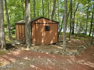 LAKEFRONT CONTEMPORARY!  Well maintained, original owner home on Forest Lake Club in Pennsylvania - for sale on GolfHomes.com, golf home, golf lot
