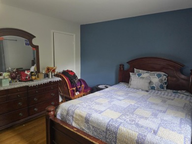 This 4 bedroom, 2 bath split level home sits in an amenity on Pocono Farms Country Club in Pennsylvania - for sale on GolfHomes.com, golf home, golf lot