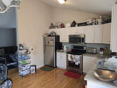 This 4 bedroom, 2 bath split level home sits in an amenity on Pocono Farms Country Club in Pennsylvania - for sale on GolfHomes.com, golf home, golf lot