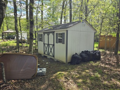 This 4 bedroom, 2 bath split level home sits in an amenity on Pocono Farms Country Club in Pennsylvania - for sale on GolfHomes.com, golf home, golf lot