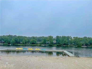 This 4 bedroom, 2 bath split level home sits in an amenity on Pocono Farms Country Club in Pennsylvania - for sale on GolfHomes.com, golf home, golf lot