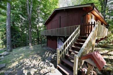 Priced To Sell!Lake Wallenpaupack 3bedroom 2.5 Bath Farmhouse on Paupack Hills Golf and Country Club in Pennsylvania - for sale on GolfHomes.com, golf home, golf lot