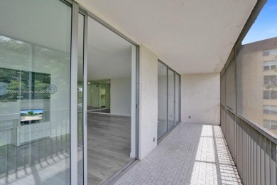 INVESTOR OPPORTUNITY !! Unit Currently occupied by Excellent and on Inverrary Country Club in Florida - for sale on GolfHomes.com, golf home, golf lot