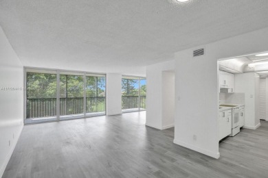 INVESTOR OPPORTUNITY !! Unit Currently occupied by Excellent and on Inverrary Country Club in Florida - for sale on GolfHomes.com, golf home, golf lot