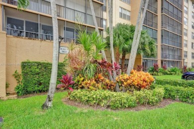 INVESTOR OPPORTUNITY !! Unit Currently occupied by Excellent and on Inverrary Country Club in Florida - for sale on GolfHomes.com, golf home, golf lot