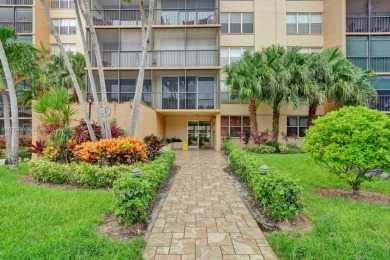INVESTOR OPPORTUNITY !! Unit Currently occupied by Excellent and on Inverrary Country Club in Florida - for sale on GolfHomes.com, golf home, golf lot