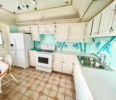 Real South Florida vibes in this spacious condo in Hallandale on The Diplomat Golf Resort and Spa in Florida - for sale on GolfHomes.com, golf home, golf lot