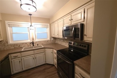 Lake side living on Lake Rayburn & enjoy a ride on 'The Back 40' on Bella Vista Country Club - Berksdale in Arkansas - for sale on GolfHomes.com, golf home, golf lot