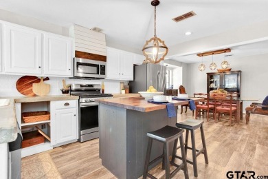PRICED WELL BELOW APPRAISAL VALUE!! Beautiful 3/2/2 plus office on Hide-A-Way Lake Golf Course in Texas - for sale on GolfHomes.com, golf home, golf lot