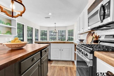 PRICED WELL BELOW APPRAISAL VALUE!! Beautiful 3/2/2 plus office on Hide-A-Way Lake Golf Course in Texas - for sale on GolfHomes.com, golf home, golf lot