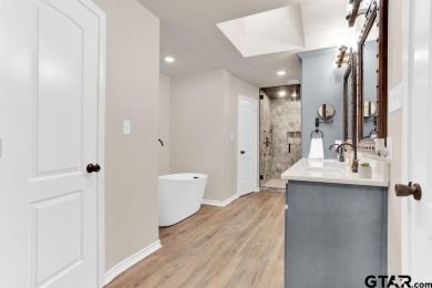 PRICED WELL BELOW APPRAISAL VALUE!! Beautiful 3/2/2 plus office on Hide-A-Way Lake Golf Course in Texas - for sale on GolfHomes.com, golf home, golf lot