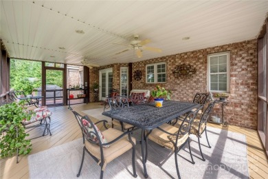 Full brick, 5 bedroom 3 bath golf course lot in Birkdale! A on Birkdale Golf Club in North Carolina - for sale on GolfHomes.com, golf home, golf lot