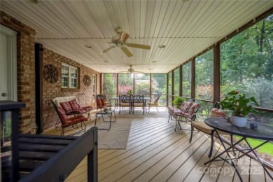 Full brick, 5 bedroom 3 bath golf course lot in Birkdale! A on Birkdale Golf Club in North Carolina - for sale on GolfHomes.com, golf home, golf lot