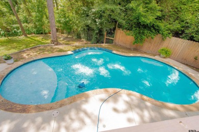 PRICED WELL BELOW APPRAISAL VALUE!! Beautiful 3/2/2 plus office on Hide-A-Way Lake Golf Course in Texas - for sale on GolfHomes.com, golf home, golf lot