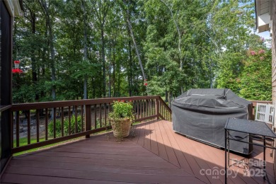 Full brick, 5 bedroom 3 bath golf course lot in Birkdale! A on Birkdale Golf Club in North Carolina - for sale on GolfHomes.com, golf home, golf lot