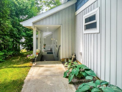 Gorgeous 3 bedrooms & 3 1/2 baths home includes choice of 2 on Orchard Hills Golf Course in Michigan - for sale on GolfHomes.com, golf home, golf lot