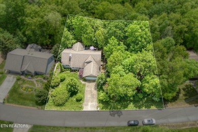 Perfectly situated in the desirable Fairfield Glade retirement on Druid Hills Golf Club in Tennessee - for sale on GolfHomes.com, golf home, golf lot