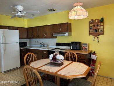 55+Community in Crestwood Village One. This two bedroom front on Keswick Village Golf Course in New Jersey - for sale on GolfHomes.com, golf home, golf lot
