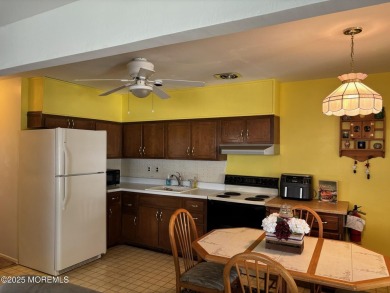 55+Community in Crestwood Village One. This two bedroom front on Keswick Village Golf Course in New Jersey - for sale on GolfHomes.com, golf home, golf lot