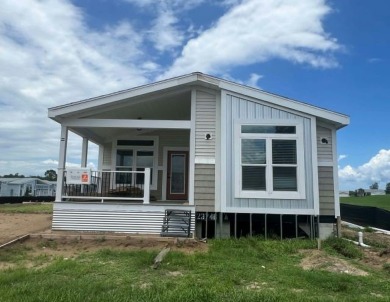 This New Palm Harbor Carriage Farmhouse home is 1500 Sq Ft and on Scotland Yards Golf Club in Florida - for sale on GolfHomes.com, golf home, golf lot