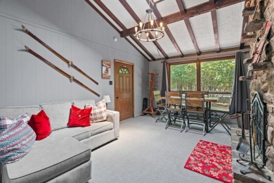 Charming Mountain-Style Ranch in Split Rock Resort - Walk to the on Split Rock Resort and Country Club in Pennsylvania - for sale on GolfHomes.com, golf home, golf lot