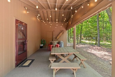 Charming Mountain-Style Ranch in Split Rock Resort - Walk to the on Split Rock Resort and Country Club in Pennsylvania - for sale on GolfHomes.com, golf home, golf lot
