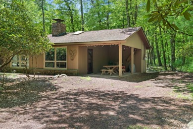 Charming Mountain-Style Ranch in Split Rock Resort - Walk to the on Split Rock Resort and Country Club in Pennsylvania - for sale on GolfHomes.com, golf home, golf lot