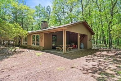 Charming Mountain-Style Ranch in Split Rock Resort - Walk to the on Split Rock Resort and Country Club in Pennsylvania - for sale on GolfHomes.com, golf home, golf lot