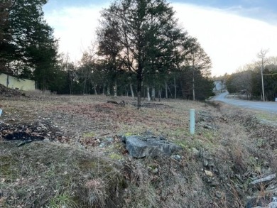 Larger building lot that has been cleared and is ready to build on Holiday Island Executive Golf Course in Arkansas - for sale on GolfHomes.com, golf home, golf lot