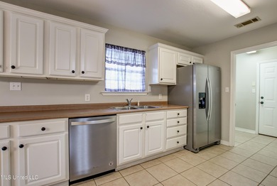 Discover this fantastic home nestled in the north end of Hickory on Mississippi National Golf Course in Mississippi - for sale on GolfHomes.com, golf home, golf lot