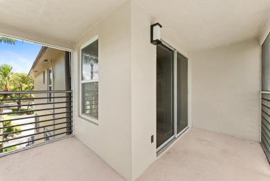 Beautifully Renovated 2-Bed/2-Bath Corner Unit! This fully on Davie Golf Club in Florida - for sale on GolfHomes.com, golf home, golf lot