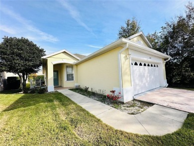 Under contract-accepting backup offers. Charming Home in Mount on Country Club of Mount Dora in Florida - for sale on GolfHomes.com, golf home, golf lot
