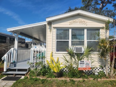 Being Sold Below Market Value!  1986 1/1 in pristine condition on Largo Golf Course in Florida - for sale on GolfHomes.com, golf home, golf lot
