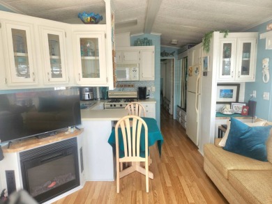 Being Sold Below Market Value!  1986 1/1 in pristine condition on Largo Golf Course in Florida - for sale on GolfHomes.com, golf home, golf lot