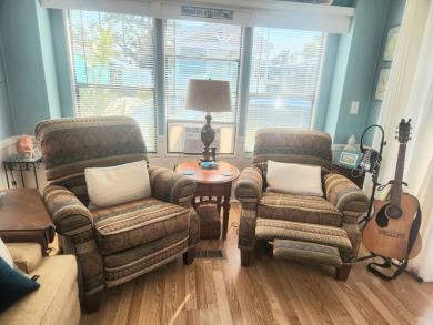 Being Sold Below Market Value!  1986 1/1 in pristine condition on Largo Golf Course in Florida - for sale on GolfHomes.com, golf home, golf lot