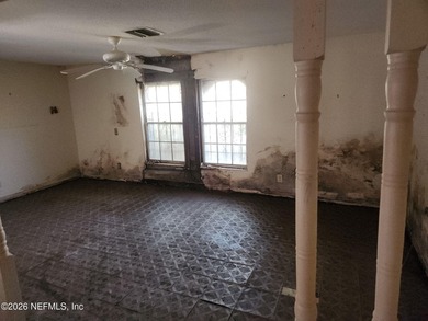 A RARE OPPORTUNITY FOR A GOLF COURSE FIXER! Come see this 3 bed on Palm Harbor Golf Club in Florida - for sale on GolfHomes.com, golf home, golf lot