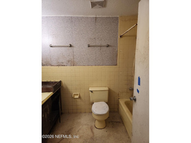 A RARE OPPORTUNITY FOR A GOLF COURSE FIXER! Come see this 3 bed on Palm Harbor Golf Club in Florida - for sale on GolfHomes.com, golf home, golf lot