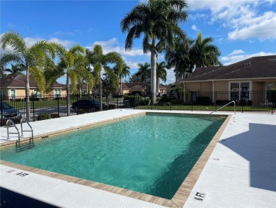 Stunning end unit, 3/2/2, 2013 built, split floor plan, 1471sf on Bobcat Trail Golf Club in Florida - for sale on GolfHomes.com, golf home, golf lot