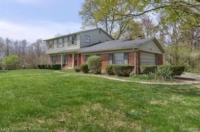 Welcome to this classic colonial in the highly regarded Glenview on Hilltop Golf Course in Michigan - for sale on GolfHomes.com, golf home, golf lot