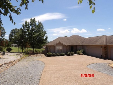 OUTSTANDING GOLF FRONT HOME ON 16TH HOLE WITH TERRIFIC VIEWS. 3 on Coronado Golf Course in Arkansas - for sale on GolfHomes.com, golf home, golf lot