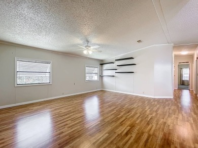 (ver mas abajo en espanol) Welcome to affordable 55+ living at on Lakes at Leesburg Golf Course in Florida - for sale on GolfHomes.com, golf home, golf lot