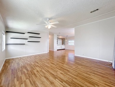 (ver mas abajo en espanol) Welcome to affordable 55+ living at on Lakes at Leesburg Golf Course in Florida - for sale on GolfHomes.com, golf home, golf lot