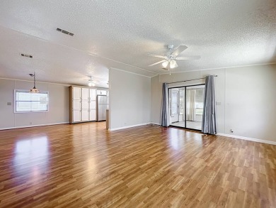 (ver mas abajo en espanol) Welcome to affordable 55+ living at on Lakes at Leesburg Golf Course in Florida - for sale on GolfHomes.com, golf home, golf lot