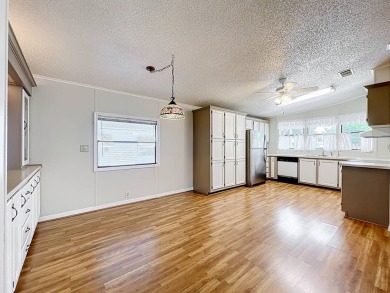 (ver mas abajo en espanol) Welcome to affordable 55+ living at on Lakes at Leesburg Golf Course in Florida - for sale on GolfHomes.com, golf home, golf lot