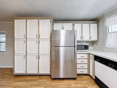 (ver mas abajo en espanol) Welcome to affordable 55+ living at on Lakes at Leesburg Golf Course in Florida - for sale on GolfHomes.com, golf home, golf lot