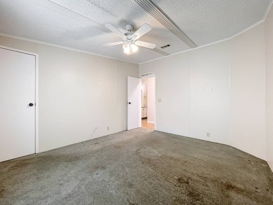 (ver mas abajo en espanol) Welcome to affordable 55+ living at on Lakes at Leesburg Golf Course in Florida - for sale on GolfHomes.com, golf home, golf lot